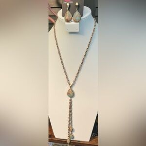 Paparazzi Elegant Goldtone Pendant Necklace and matching earrings